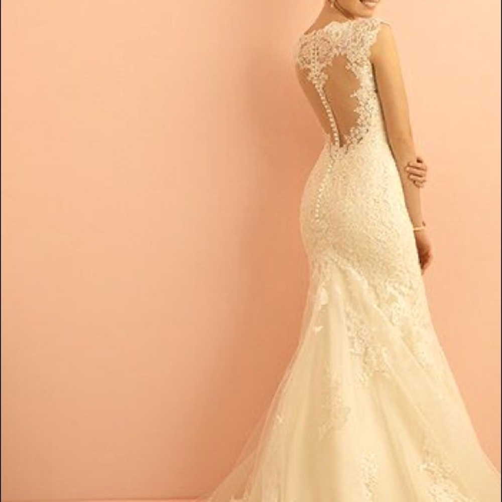 ALLURE NWT WEDDING GOWN